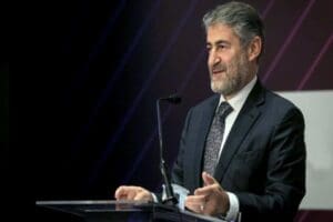 Hazine ve Maliye Bakanı Nureddin Nebati, artan enflasyon karşısında d&uuml;ş&uuml;k