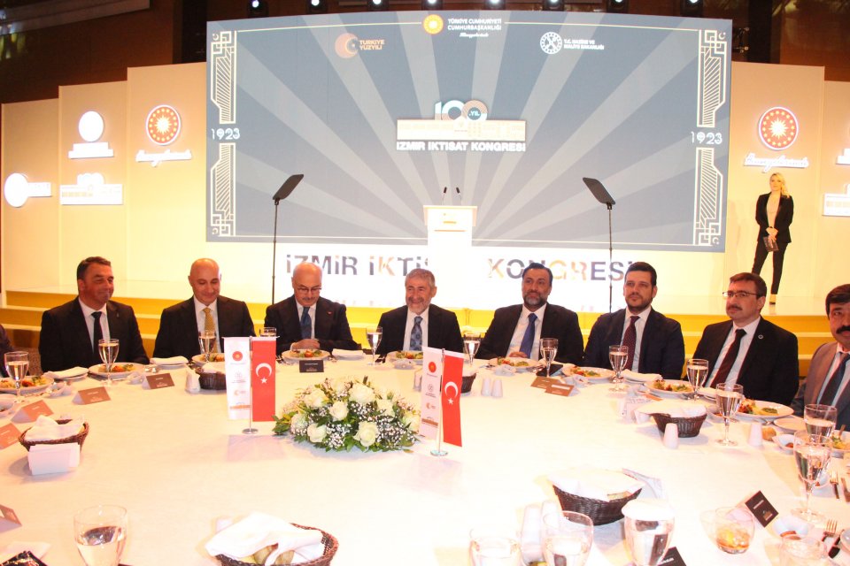 Hazine ve Maliye Bakanı Nureddin Nebati, İzmir İktisat Kongresi'nin ilki