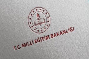 Mill&icirc; Eğitim Bakanı&nbsp;Mahmut &Ouml;zer,&nbsp;deprem b&ouml;lgesinde g&ouml;rev yapan 102'si idari personel,