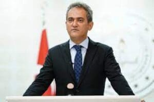 Milli Eğitim Bakanı Mahmut &Ouml;zer, "Bakanlığımızın kapıları herkese a&ccedil;ık. Kamuoyunu