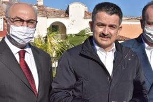 Tarım ve Orman Bakanı Bekir Pakdemirli, doğal afetin yaşandığı İzmir'de