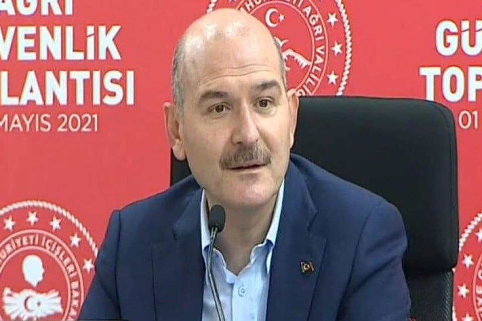 İ&ccedil;işleri Bakanı S&uuml;leyman Soylu, Ağrı G&uuml;venlik Toplantısı'nda a&ccedil;ıklamalarda bulunuyor. Tam