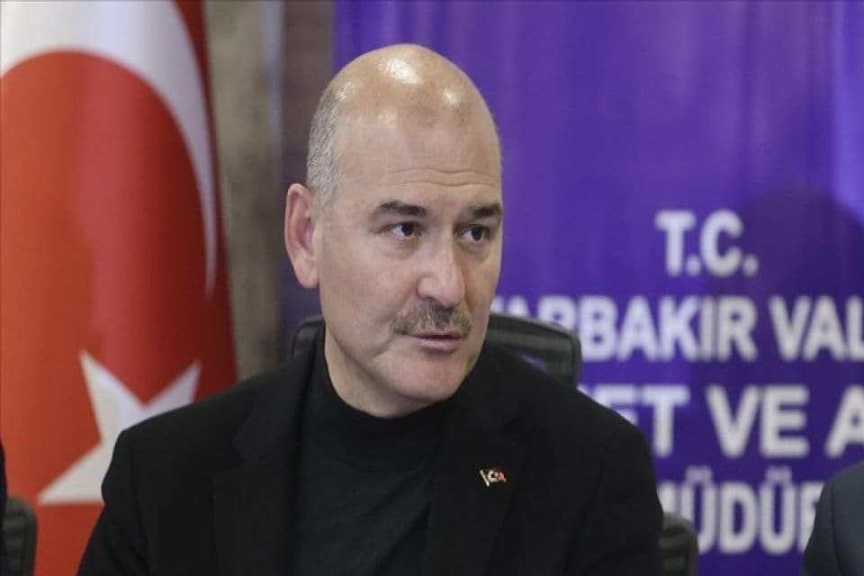 İ&ccedil;işleri Bakanı S&uuml;leyman Soylu, "Spor alanlarını siyaset meydanına &ccedil;evirmek isteyenler