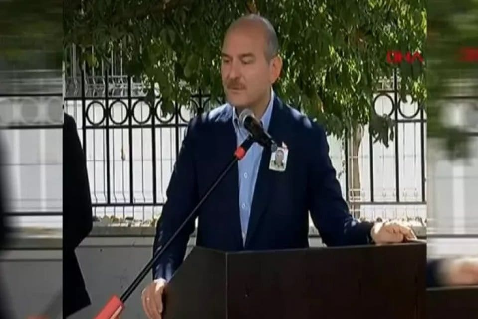 Mersin'de&nbsp;şehit&nbsp;polis i&ccedil;in d&uuml;zenlenen t&ouml;rende konuşan Bakan Soylu, "Burada ayrı bir