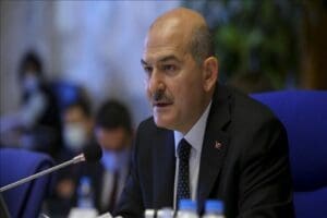 İ&ccedil;işleri Bakanı S&uuml;leyman Soylu, Trabzon'un Yomra il&ccedil;esi Belediye Başkanı İYİ