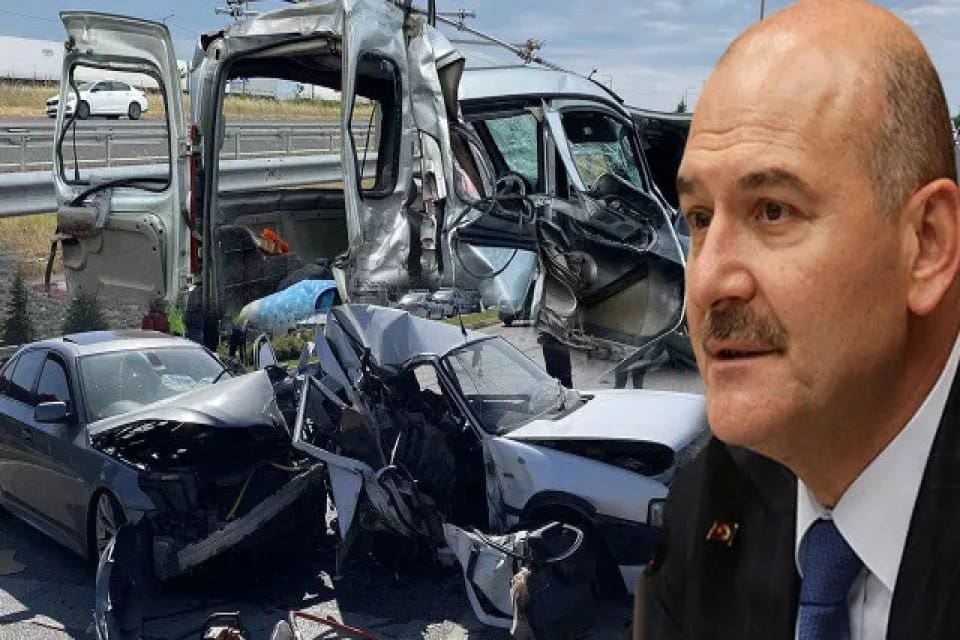 İ&ccedil;işleri Bakanı S&uuml;leyman Soylu, 2022'in ilk 10 ayında trafikteki &ouml;l&uuml;ml&uuml;