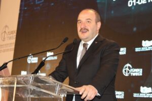 T&uuml;rkiye R&uuml;zgar Enerjisi Kongresi&rsquo;nde konuşan Bakan Varank, &ldquo;T&uuml;rkiye&rsquo;nin karadaki r&uuml;zgar