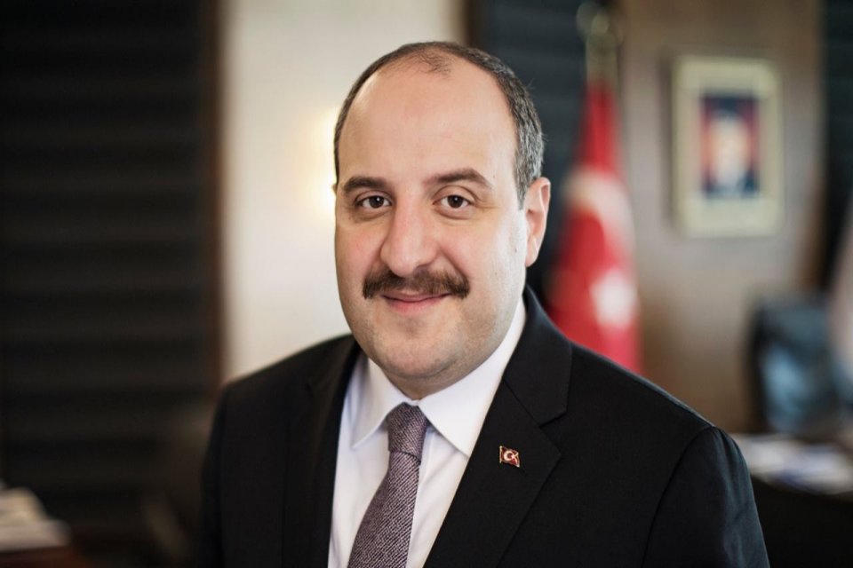 Sanayi ve Teknoloji Bakanı&nbsp;Mustafa Varank, kendisine tepki g&ouml;steren Serhat Se&ccedil;ilmiş