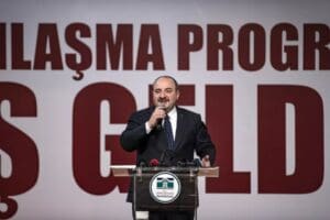 Bakan Varank, &ldquo;Bug&uuml;n t&uuml;m d&uuml;nya T&uuml;rkiye&rsquo;nin savunma sanayi alanında &uuml;rettiği