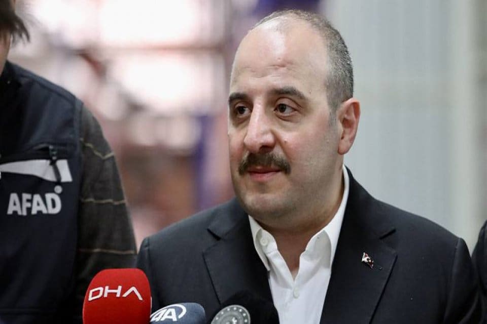 Sanayi ve Teknoloji Bakanı&nbsp;Mustafa Varank,&nbsp;"Yıkıma uğramış rezerv alanlarda sanayi siteleri