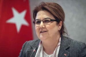 Aile ve Sosyal Hizmetler Bakanı Derya Yanık, evlilik &ccedil;ağına gelmiş
