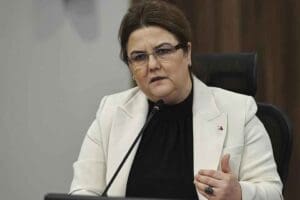 Aile ve Sosyal Hizmetler Bakanı Derya Yanık, sosyal yardım faydalanıcısı