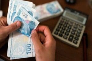 Asgari &uuml;cret zammının ne olacağı merak ediliyor. Zamla ilgili &ccedil;eşitli