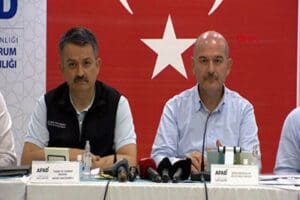 Tarım ve Orman Bakanı Bekir Pakdemirli ile İ&ccedil;işleri Bakanı S&uuml;leyman