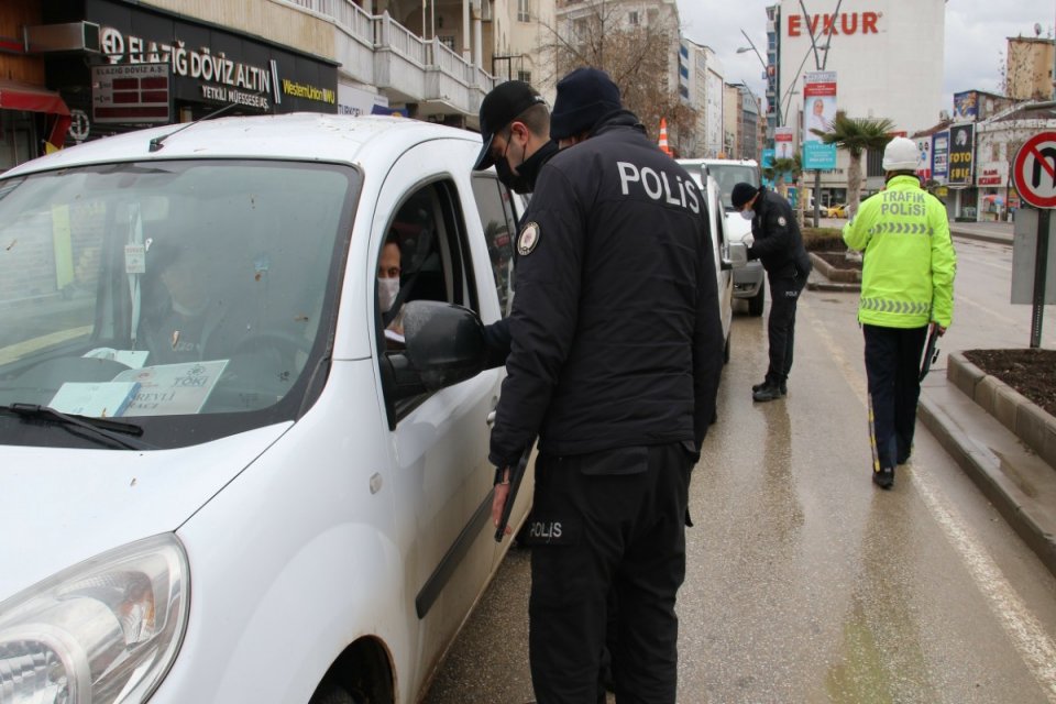 Hafta sonu uygulanan sokağa çıkma kısıtlamasına uymayan 24 bin 755