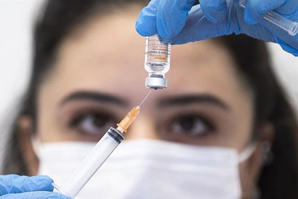 Covid-19'la m&uuml;cadele kapsamında uygulanan aşı miktarı 30 milyon 694 bin