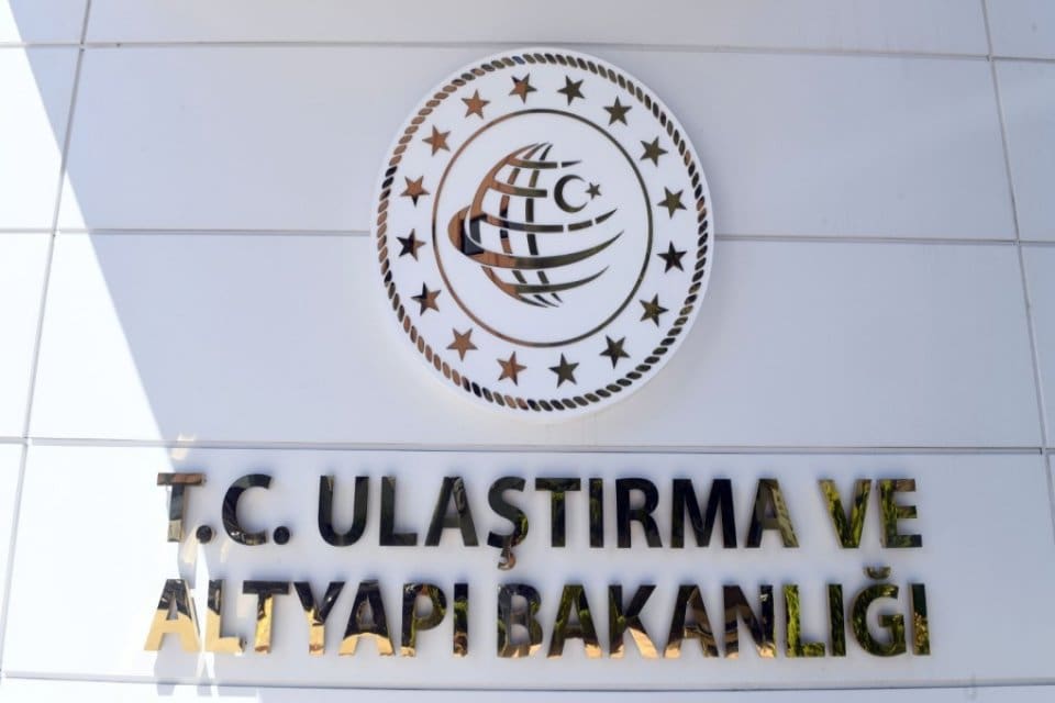 Ulaştırma ve Altyapı Bakanlığından yapılan a&ccedil;ıklamada, "Atat&uuml;rk Havalimanı kuzey g&uuml;ney