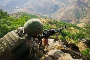 Milli Savunma Bakanlığı, Pen&ccedil;e-Kilit Operasyonu kapsamında Irak'ın kuzeyinde sığınak, barınak