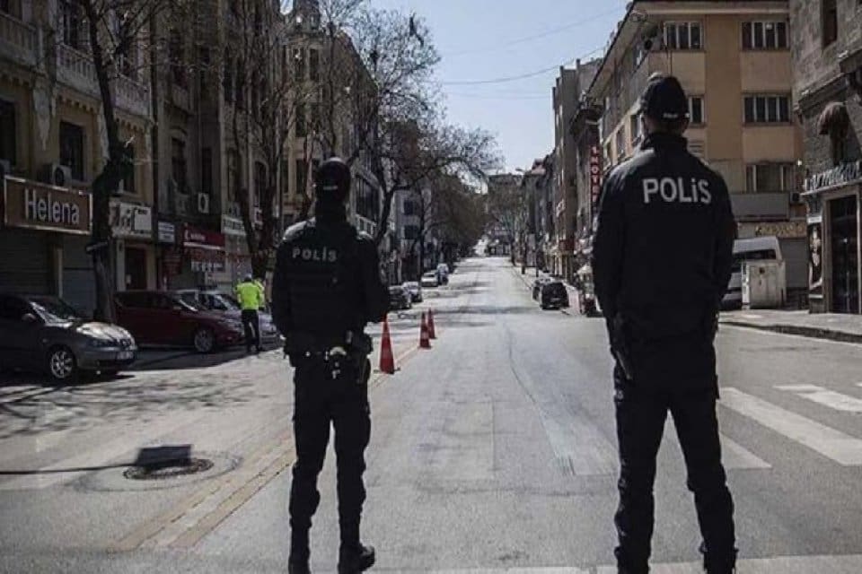 İ&ccedil;işleri Bakanlığı, hafta sonu yasakları kapsamında bir bilgilendirme yaptı. İ&ccedil;işleri
