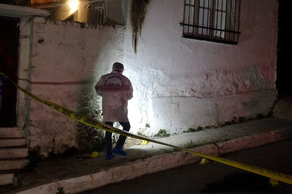 İzmir&rsquo;in Konak il&ccedil;esinde, oto tamircisi olduğu ileri s&uuml;r&uuml;len iki kardeş,