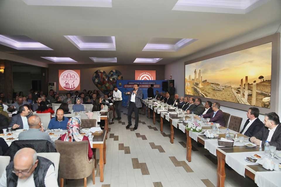 Bakır&ccedil;ay&rsquo;ın AK Partili eski ve yeni kadroları Bergama&rsquo;da buluştu. &lsquo;D&uuml;nden