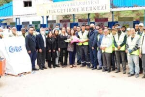 Bal&ccedil;ova Belediyesi il&ccedil;e i&ccedil;inde geri d&ouml;n&uuml;ş&uuml;m atıklarının toplanmasına modern standartlarda