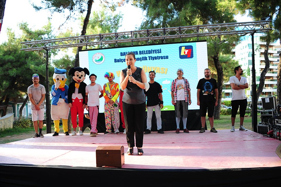 Balçova’da çocuklara Zafer Bayramı şenliği Balçova’da 30 Ağustos Zafer Bayramı etkinlikleri kapsamında çocuklar için bir