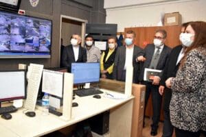 Orman yangını sonrası kolonya ve &ccedil;akmakla yakalanan kişiye g&ouml;zaltı İzmir'in