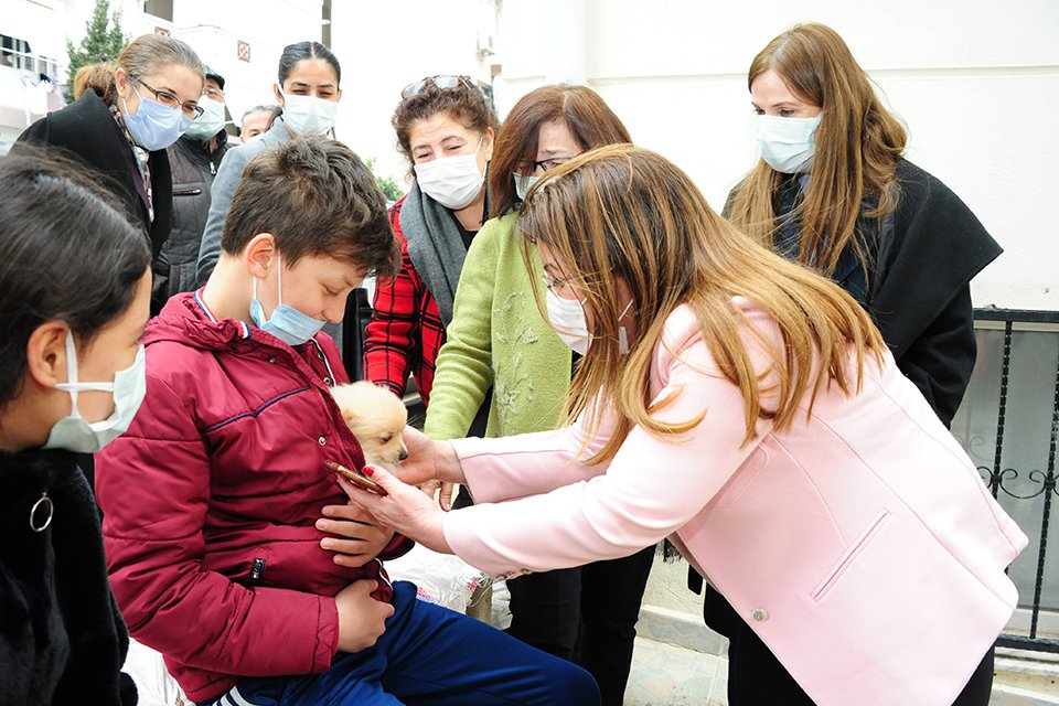 CHP Genel Başkan Yardımcısı Gülizar Biçer Karaca, Balçova’da sel mağduru