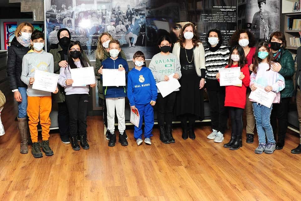 Bal&ccedil;ova Belediyesi&rsquo;nin &ccedil;ocukların gelişimini desteklemek amacıyla a&ccedil;tığı Felsefe At&ouml;lyesi&rsquo;nin ilk