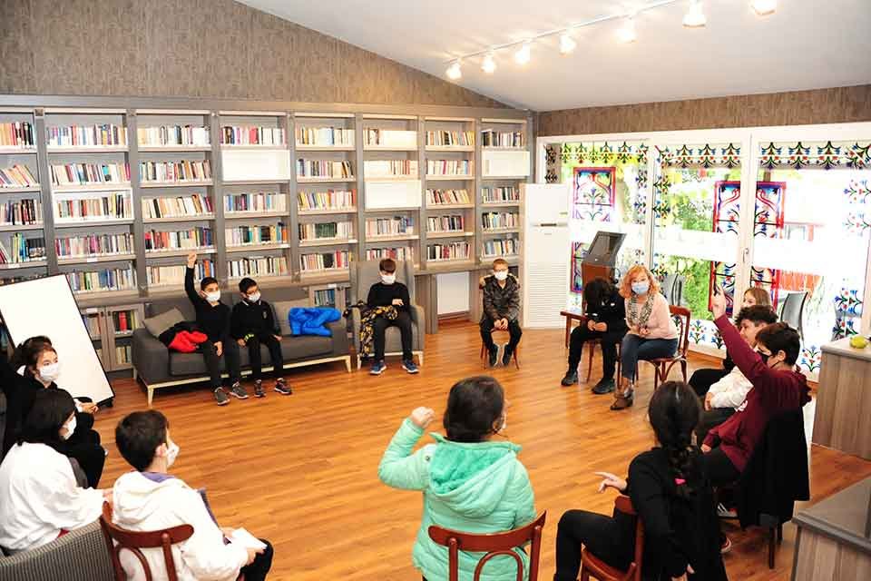 Bal&ccedil;ova Belediyesi&rsquo;nin &ccedil;ocukların gelişimini desteklemek amacıyla a&ccedil;tığı Felsefe At&ouml;lyesi&rsquo;nin &ccedil;alışmaları