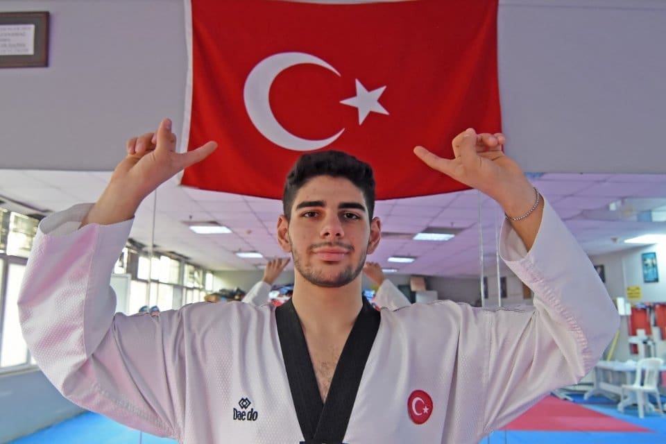 İzmir B&uuml;y&uuml;kşehir Belediyesi&rsquo;nin başarılı tekvando sporcusu Mehmet Efe &Ouml;zdemir 17