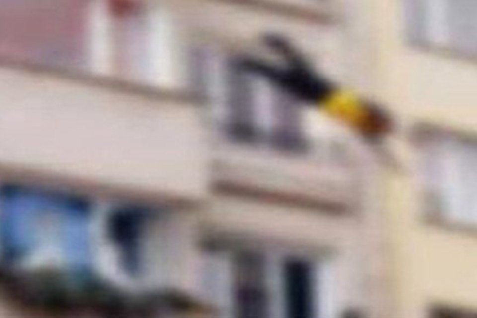 İzmir'in Menemen ilçesinde yaşayan Hülya Ayyılmaz (30), nişanlısı B.Ö. ile