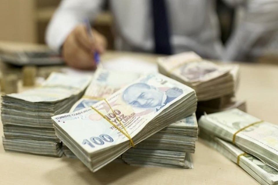 Koronavir&uuml;s pandemisiyle birlikte kamu bankaları vatandaşlara d&uuml;ş&uuml;k faizli temel ihtiya&ccedil;