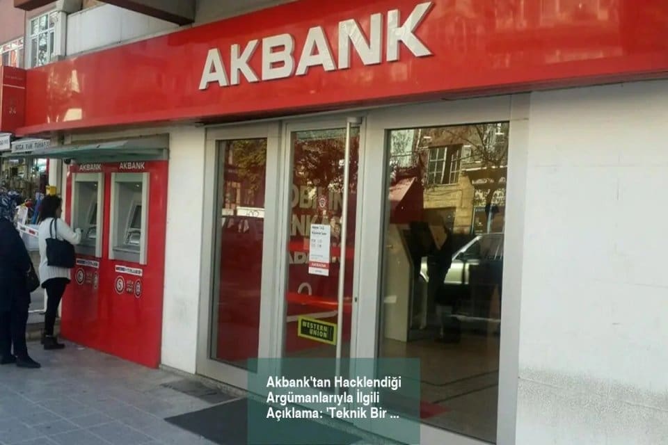 Bazı Akbank m&uuml;şterilerinin kredi kartı işlemleri ekstrelere m&uuml;kerrer yansıdı. Bankadan