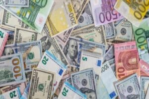 Resmi verilerine g&ouml;re kur korumalı mevduatlar da dahil edildiğinde d&ouml;viz