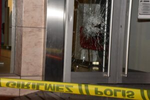 İzmir'in Buca ilçesinde, kimliği henüz belirlenemeyen kişi veya kişiler, bir