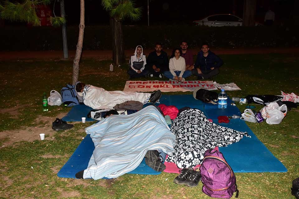 &Uuml;niversiteli gen&ccedil;lerin ev ve yurt bulamama sorununun &ccedil;&ouml;z&uuml;m&uuml; i&ccedil;in harekete