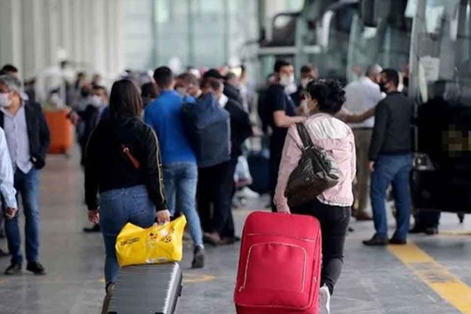 İzmir B&uuml;y&uuml;kşehir Belediyesi Başkanı Tun&ccedil; Soyer, artan akaryakıt zamlarıyla otob&uuml;s