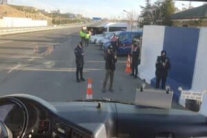 &Ouml;ğrencilerin "Barınamıyoruz" diyerek Ankara'da d&uuml;zenleyeceği eyleme katılmak isteyenlerin ara&ccedil;ları, şehir