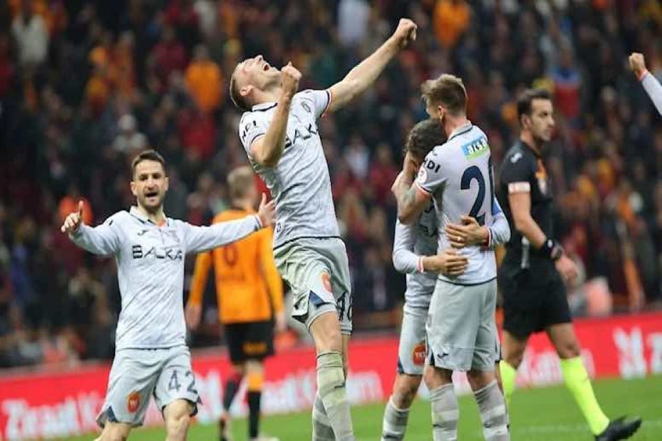 Ali Sami Yen Stadı'nda oynanan Galatasaray-Başakşehir maçı gol düellosuna döndü. Türkiye