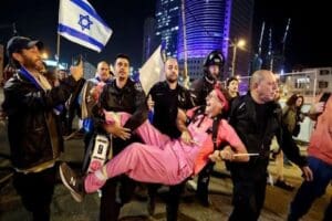 İsrail Başbakanı Binyamin Netanyahu'ya tepkiler dinmek bilmiyor. Tel Aviv ve