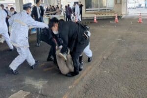 Japonya Başbakanı Kişida Fumio'nun &uuml;lkenin g&uuml;neydoğusundaki Wakayama eyaletine ziyaretinde yaşanan