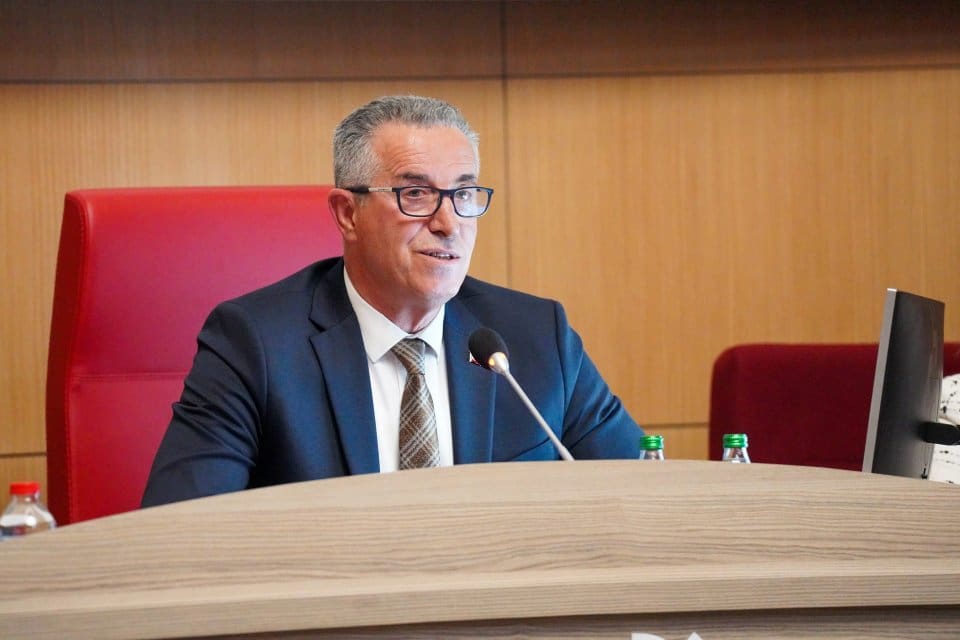 Gaziemir Belediyesi&rsquo;nin Mart ayı meclis toplantısında belediyenin depremzedeler i&ccedil;in yaptığı