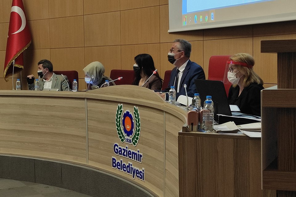 Gaziemir Belediyesi'nde gerçekleştirilen ve yaklaşık 4 saat süren Meclis oturumunun