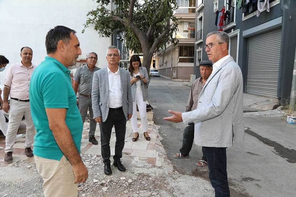 Gaziemir Belediye Başkanı Halil Arda ve ekibi sokak sokak kenti