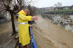 Gaziemir Belediyesinin toplam 100 personelden oluşan çok sayıdaki Acil Müdahale