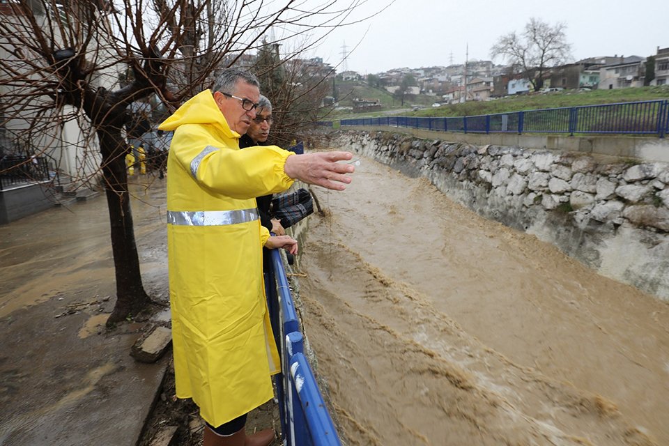 Gaziemir Belediyesinin toplam 100 personelden oluşan çok sayıdaki Acil Müdahale