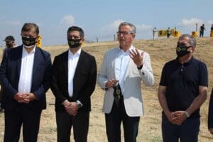 Duran Adam&rdquo; eyleminin &uuml;&ccedil;&uuml;nc&uuml;s&uuml;n&uuml; yapan Gaziemir Belediye Başkanı Halil Arda,
