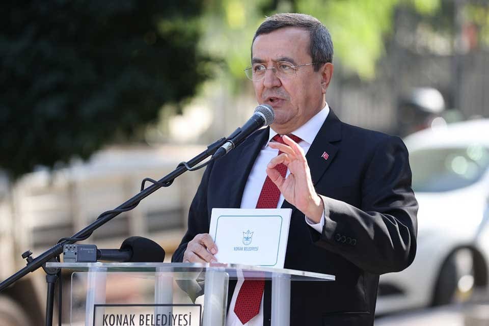 Konak Belediyesi&rsquo;nin 29 Ekim Cumhuriyet Bayramı&rsquo;nda G&uuml;ltepe Meydanı&rsquo;nda d&uuml;zenlediği Atat&uuml;rk